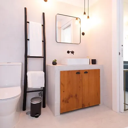 Ribeira D'ilhas Shelter Santo Isidoro