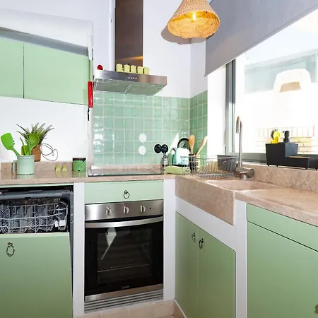 Ribeira D'ilhas Shelter Santo Isidoro