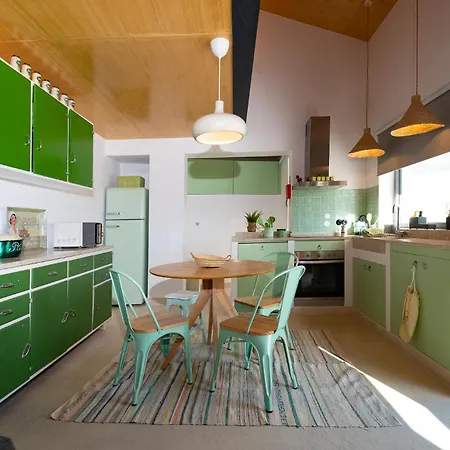 Ribeira D'ilhas Shelter * Santo Isidoro